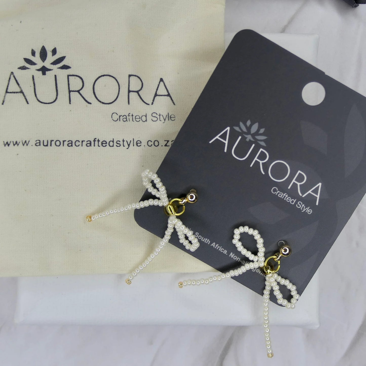 Mini Noya Bow Earrings - Pearl (Gold-Plated)